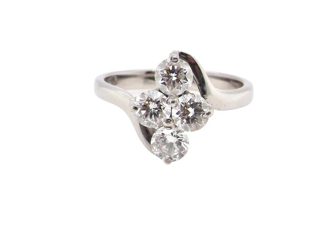 Why Lab Diamond Engagement Rings Are Trending