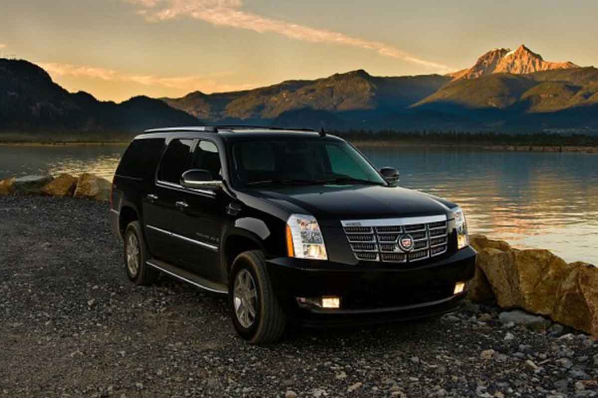 Book Reliable YVR Airport Car Service with Experienced Drivers